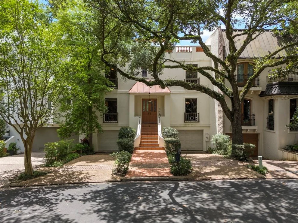 Unit for sale at 9 Farther Point, Houston, TX 77024