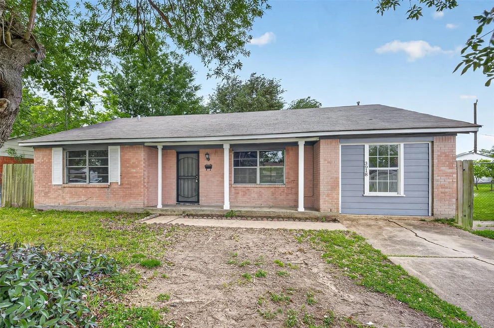 Unit for sale at 3918 Tavenor Lane, Houston, TX 77047