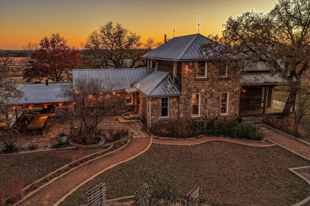 Unit for sale at 2969 County Road 422, Talpa, TX 76882