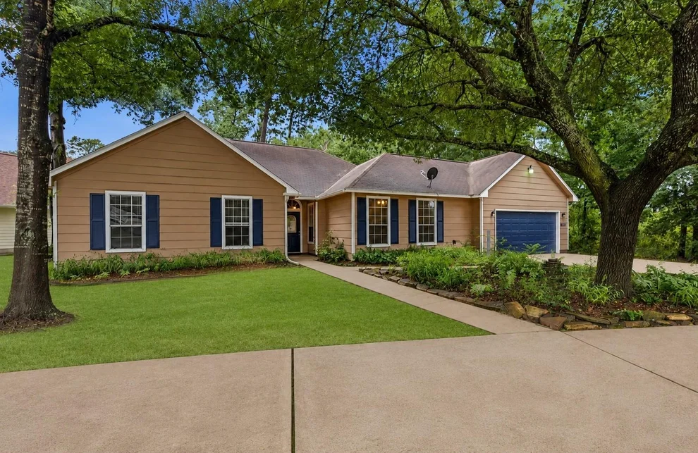 Unit for sale at 10407 Twin Oak Drive, Conroe, TX 77385