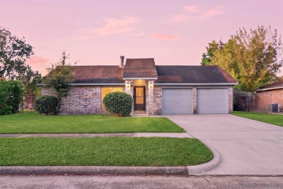 Unit for sale at 8410 Garden Parks Drive, Houston, TX 77075