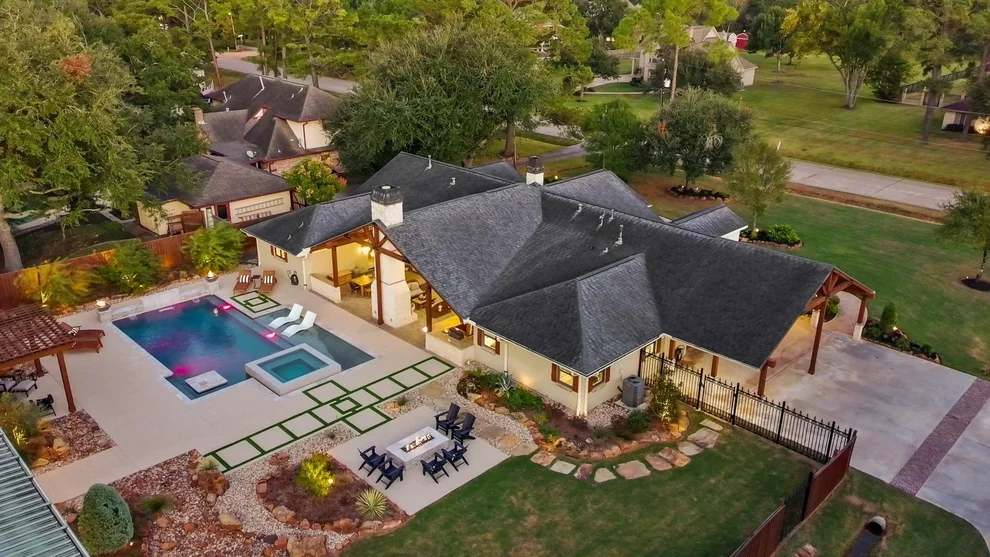 Unit for sale at 904 W Castlewood Avenue, Friendswood, TX 77546