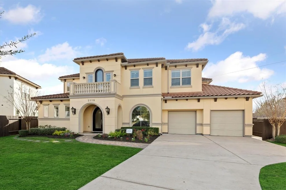 Unit for sale at 2339 Wyndam Heights Lane, Houston, TX 77077