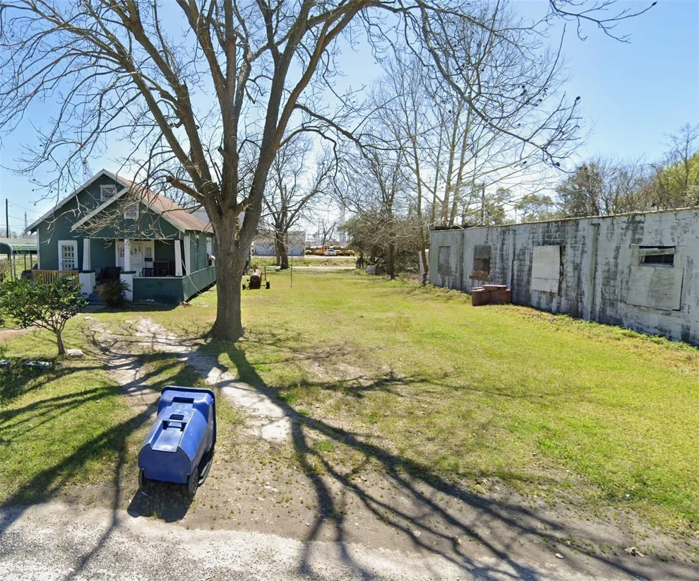 Unit for sale at 421 1st Avenue N, Texas City, TX 77590