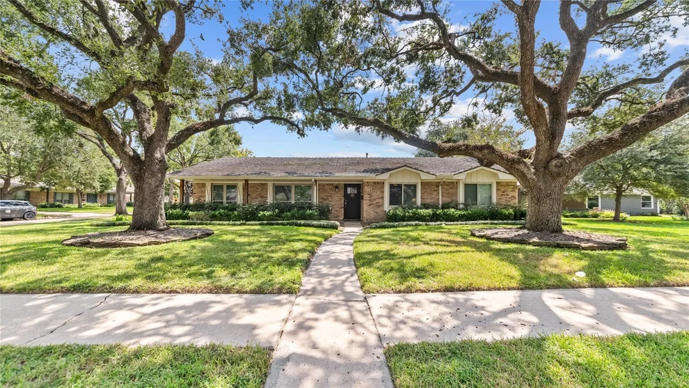 Unit for sale at 11003 Crestmore Street, Houston, TX 77096
