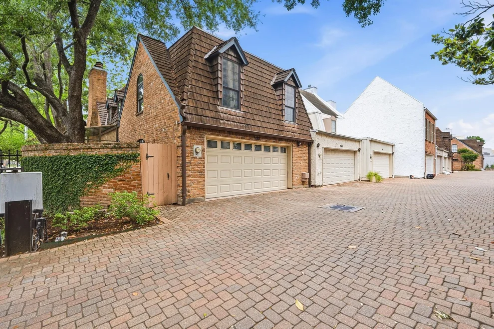 Unit for sale at 5382 Brownway Street, Houston, TX 77056
