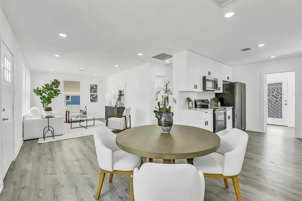 Unit for sale at 110 Harris Court, Houston, TX 77009