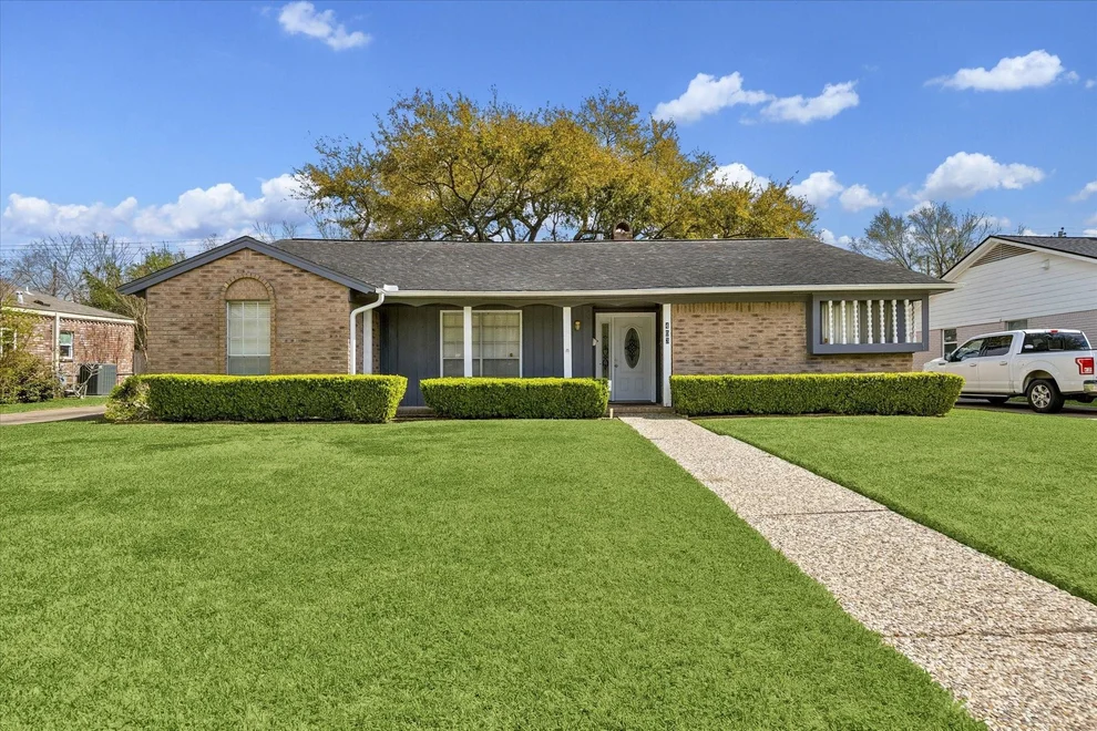 Unit for sale at 403 Blue Willow Drive, Houston, TX 77042