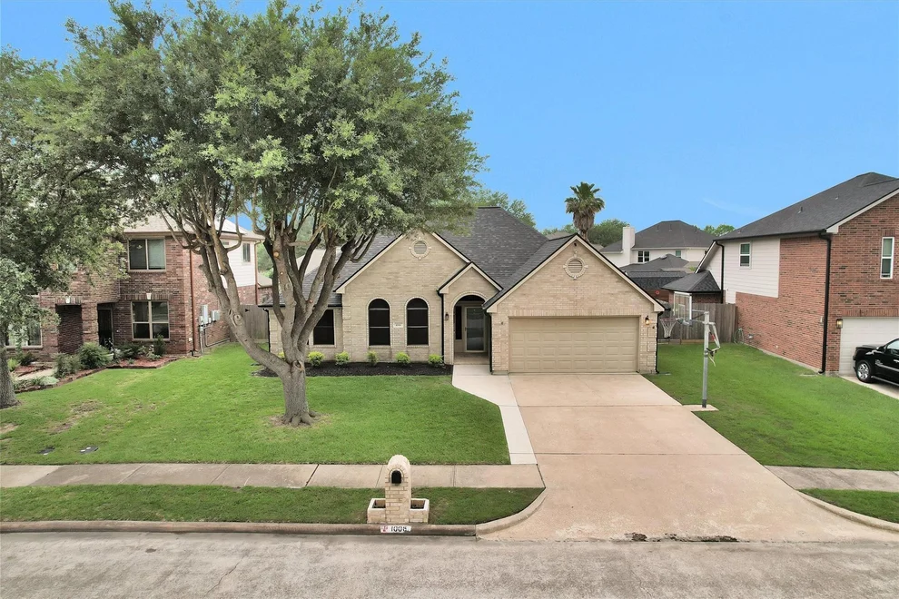 Unit for sale at 1006 Park Green Drive, Deer Park, TX 77536