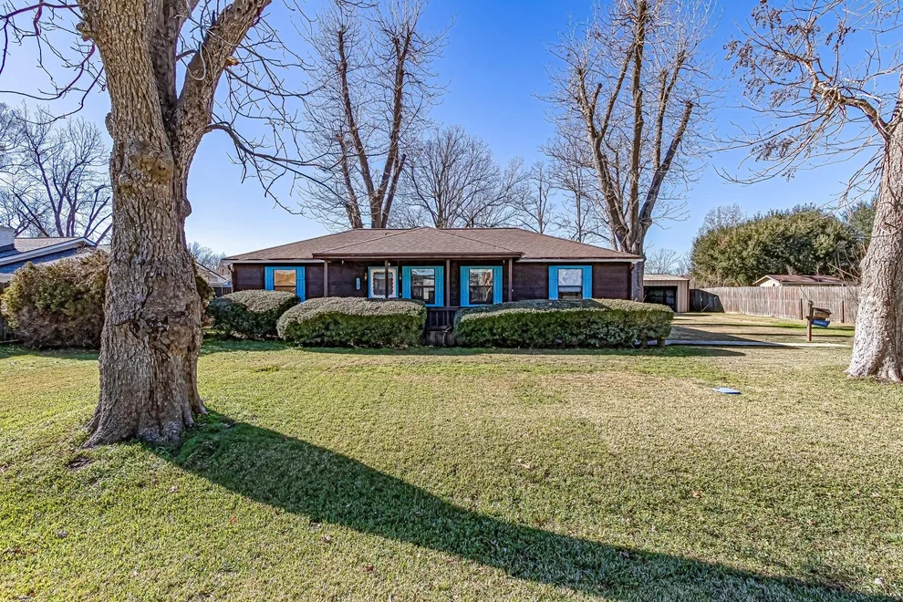 Unit for sale at 1529 E Taylor Lake Circle, Livingston, TX 77351