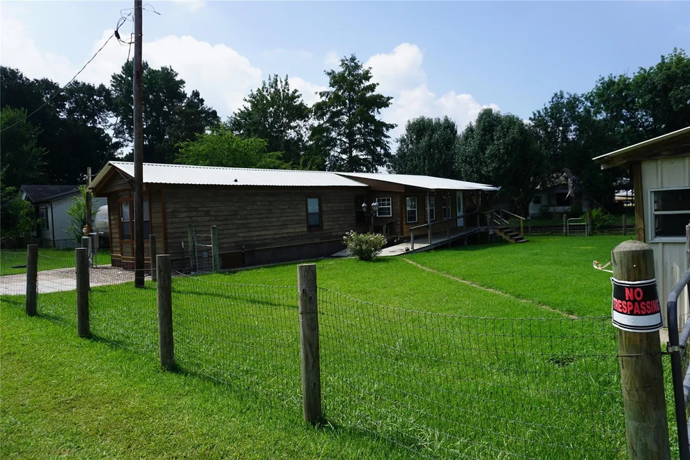 Unit for sale at 8989 Gladewood, Willis, TX 77318