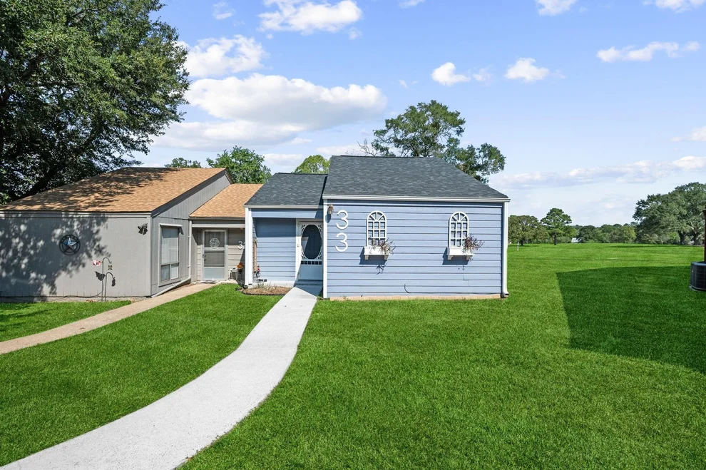 Unit for sale at 33 Driving Range Lane, Trinity, TX 75862