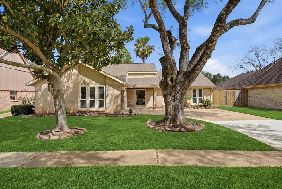 Unit for sale at 2927 S Blue Meadow Circle, Sugar Land, TX 77479