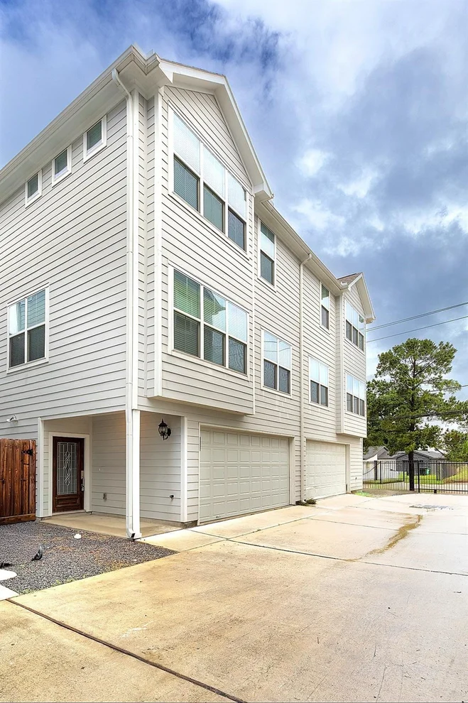 Unit for sale at 603 Link Road, Houston, TX 77009