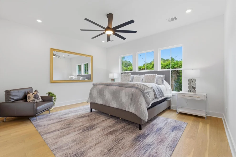 Unit for sale at 218 Avenue Of Oaks Street, Houston, TX 77009