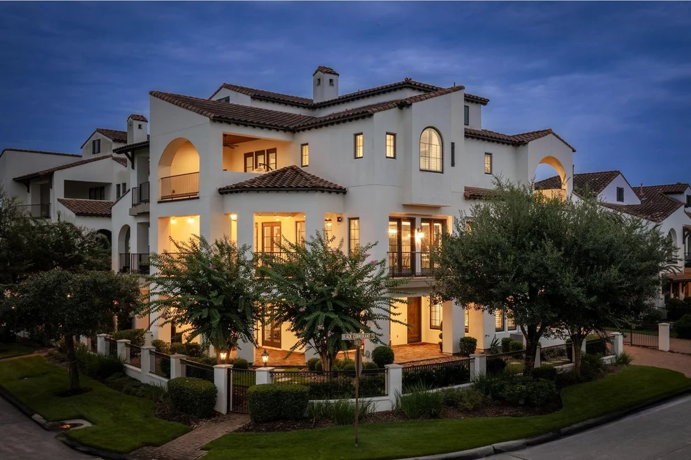 Unit for sale at 75 Lakeside Cove, The Woodlands, TX 77380