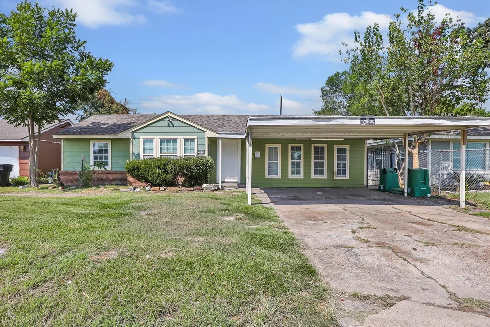 Unit for sale at 702 Redondo Drive, Houston, TX 77015