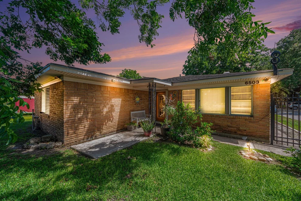 Unit for sale at 6503 Sharon Lane, Hitchcock, TX 77563