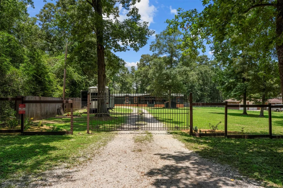 Unit for sale at 15995 Stoltje Drive, Conroe, TX 77306