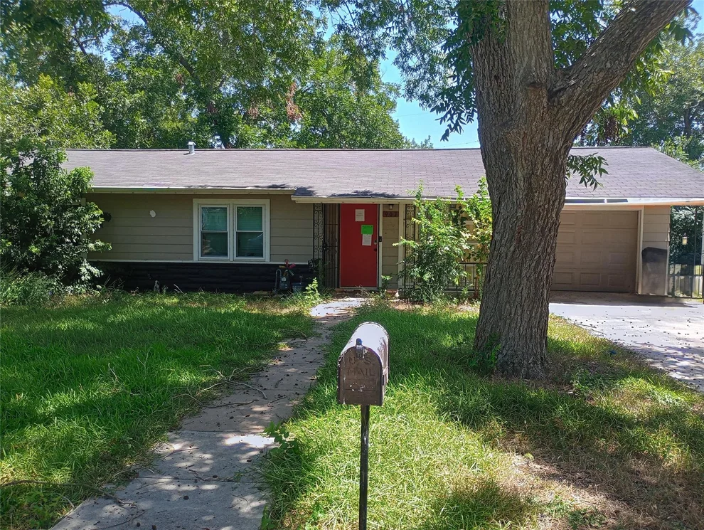 Unit for sale at 907 Fisher Street, Taylor, TX 76574