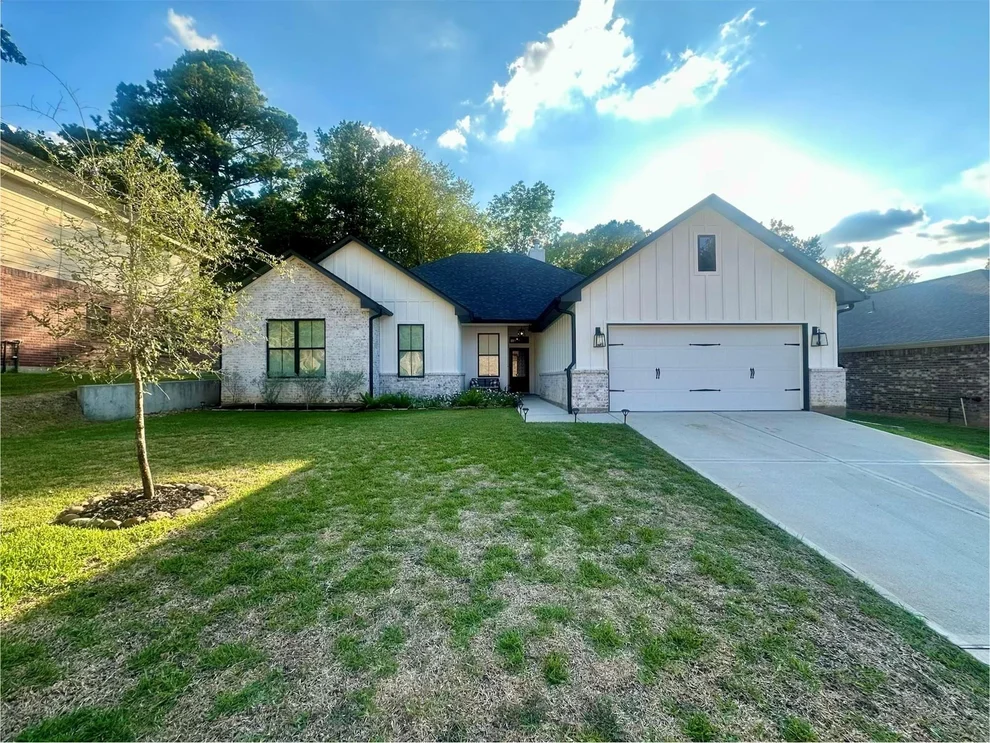 Unit for sale at 13637 Hidden Valley Drive, Montgomery, TX 77356