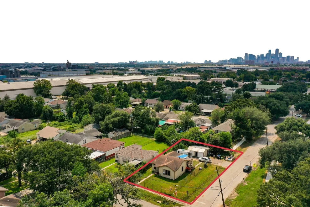 Unit for sale at 1102 Gazin Street, Houston, TX 77020