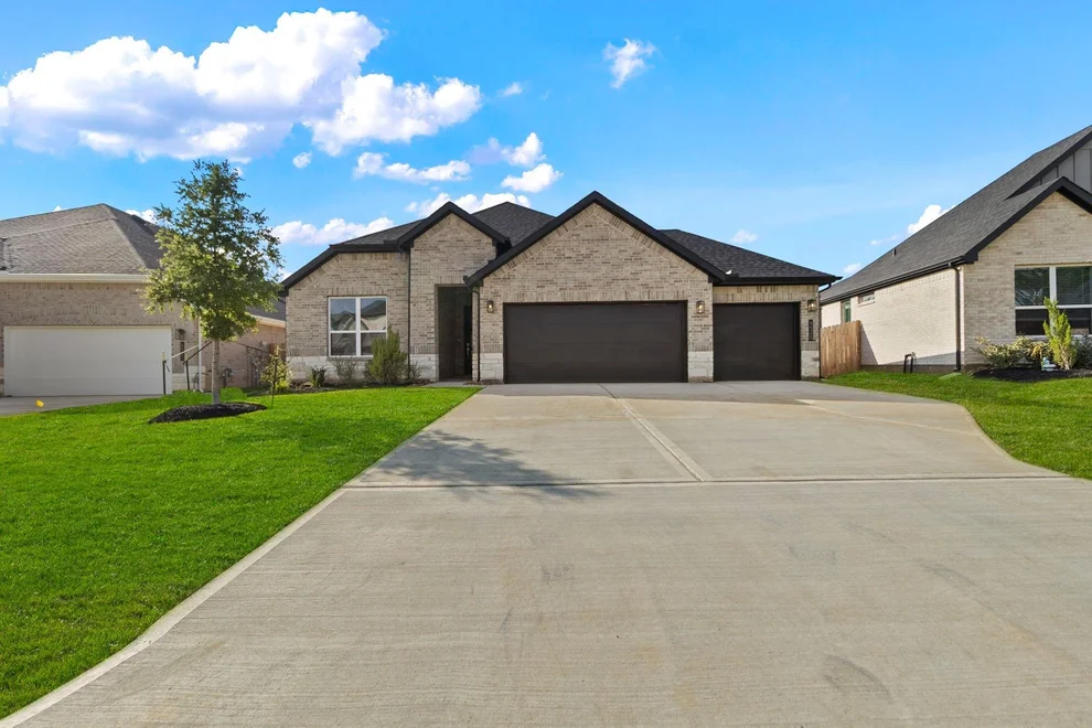 Unit for sale at 4525 Iguaza Falls Drive, Conroe, TX 77303