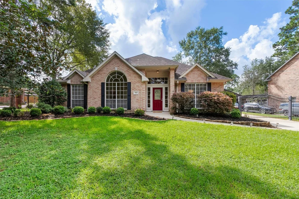 Unit for sale at 712 Forest Lane Drive, Conroe, TX 77302