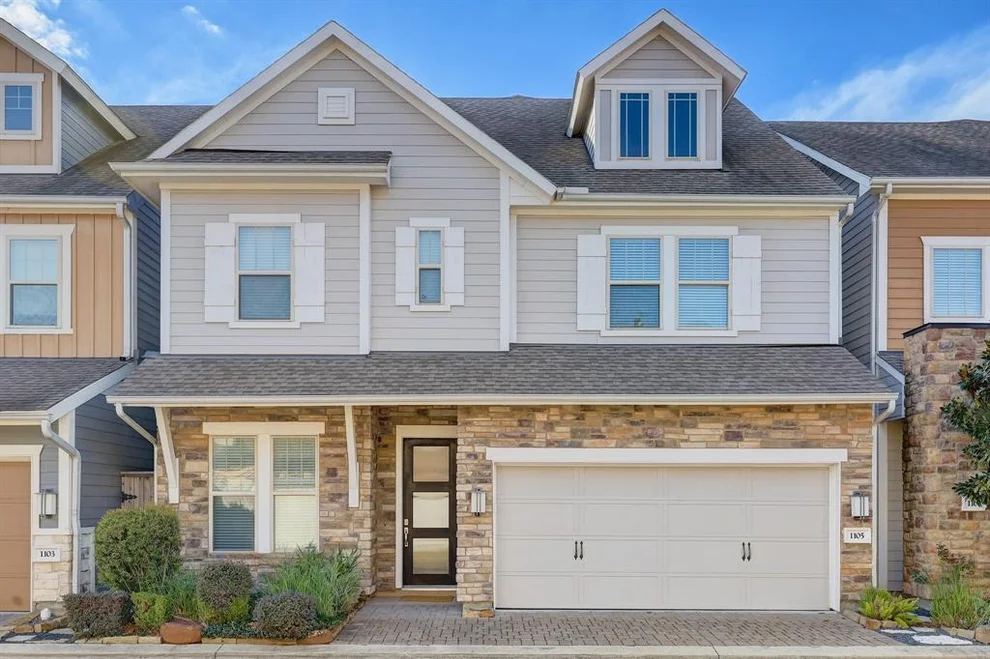 Unit for sale at 1105 Oakmont Glen Court, Houston, TX 77043