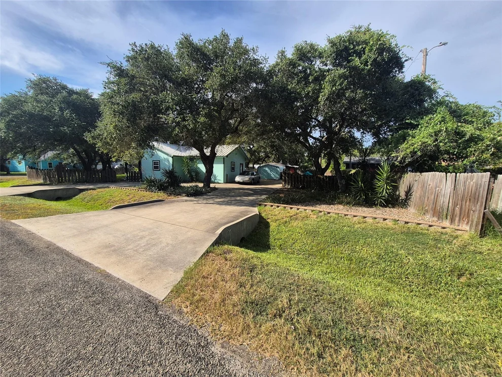 Unit for sale at 924 Ibis Drive, Rockport, TX 78382