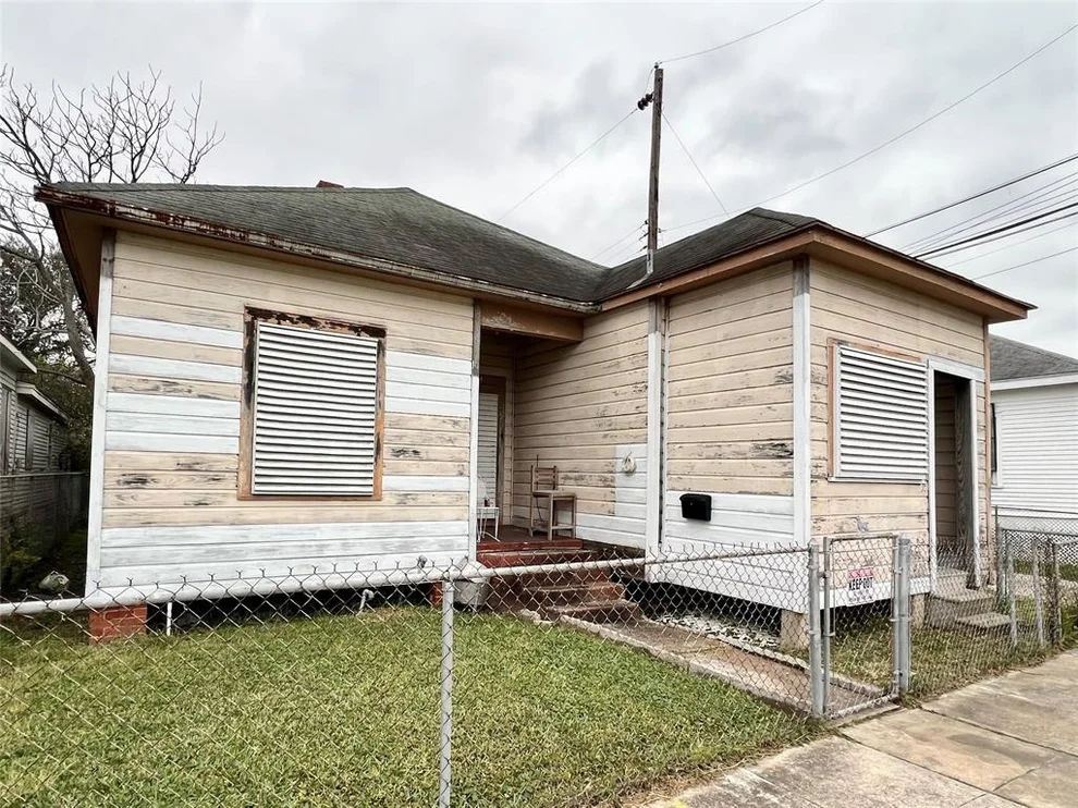 Unit for sale at 1410 35th Street, Galveston, TX 77550