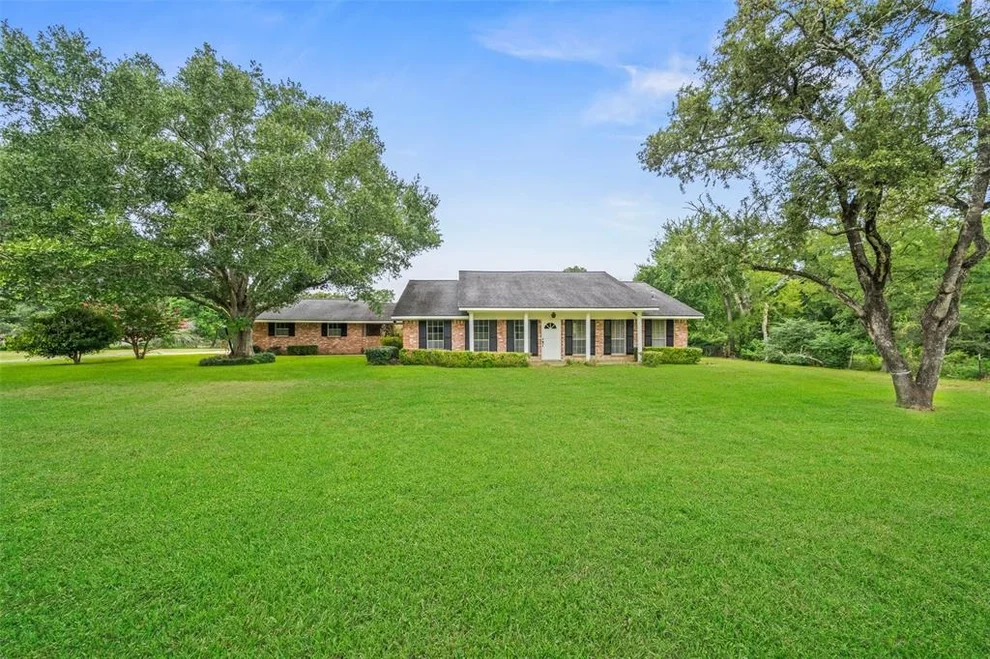 Unit for sale at 204 Wade Road, Brookshire, TX 77423