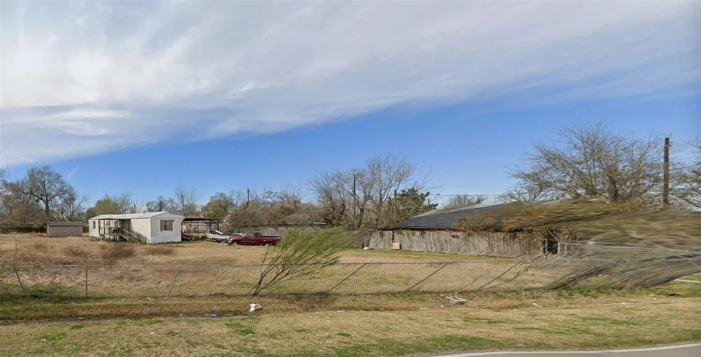 Unit for sale at 206 Lakeside Drive, Channelview, TX 77530