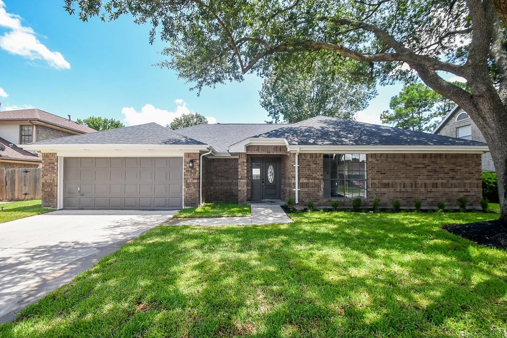 Unit for sale at 13107 Georgetown Drive, Sugar Land, TX 77478