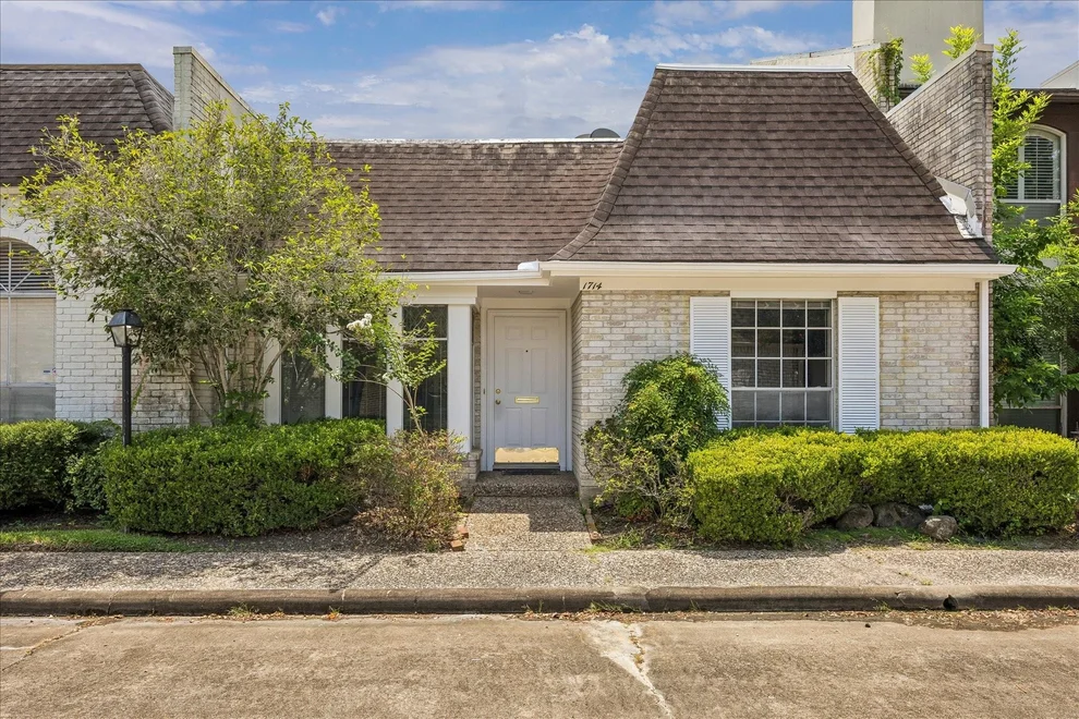 Unit for sale at 1714 S Gessner Road, Houston, TX 77063