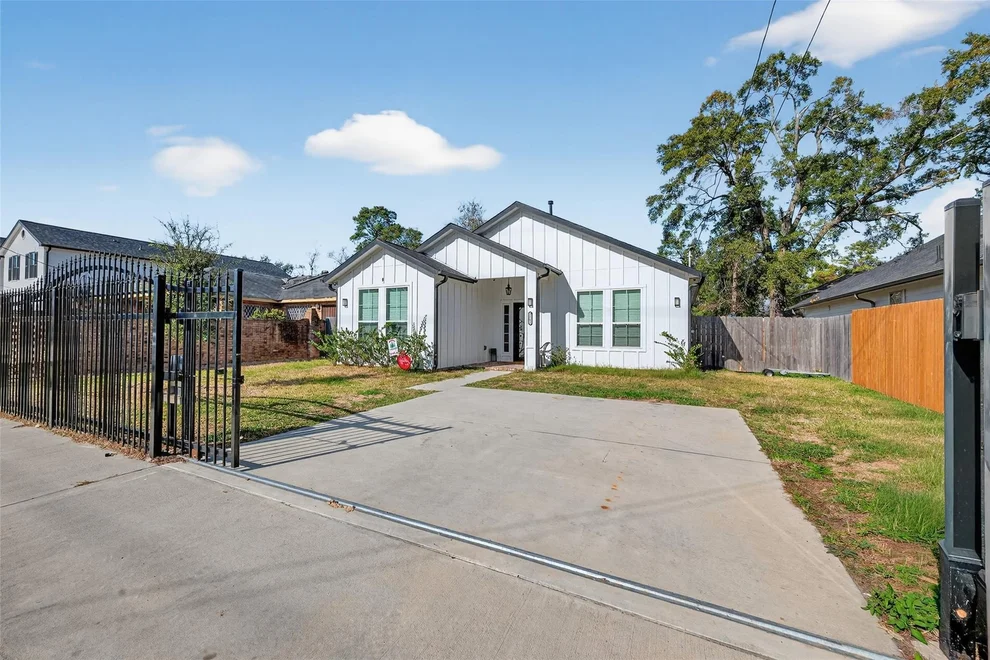 Unit for sale at 5121 Firnat Street, Houston, TX 77016