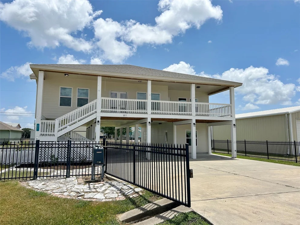 Unit for sale at 811 W Bayshore Drive, Palacios, TX 77465