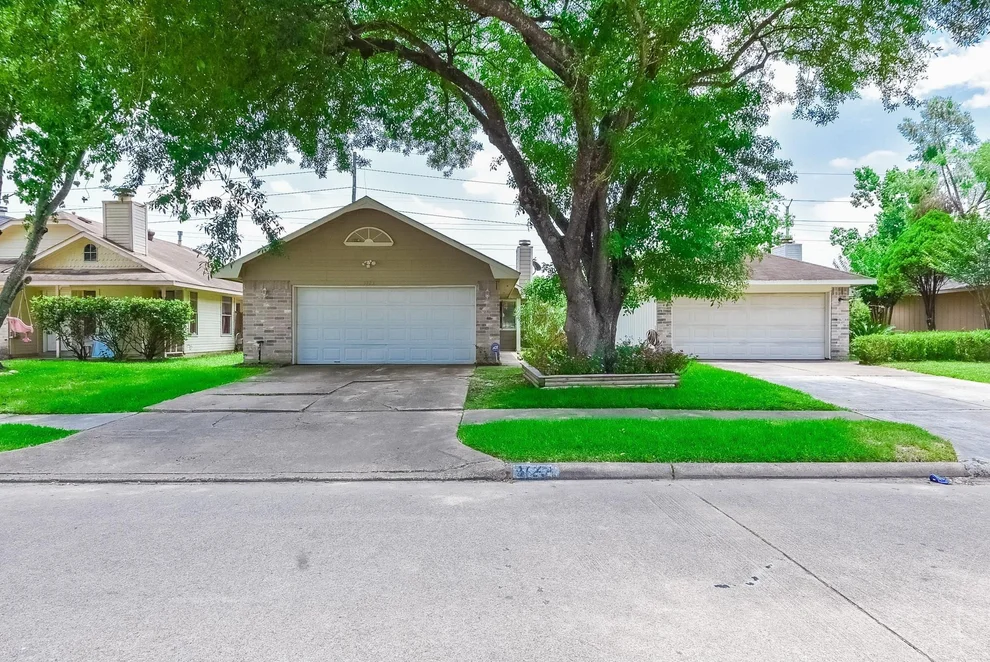 Unit for sale at 3723 Varla Lane, Houston, TX 77014