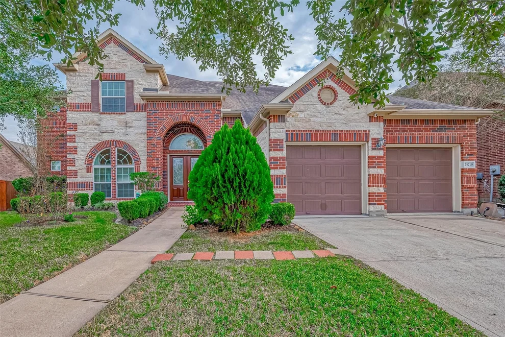 Unit for sale at 25719 Oakwood Knoll Drive, Katy, TX 77494