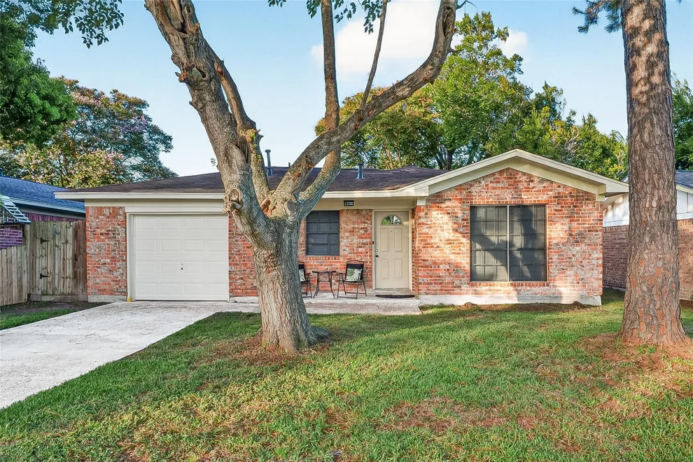 Unit for sale at 313 S Carroll Street, La Porte, TX 77571
