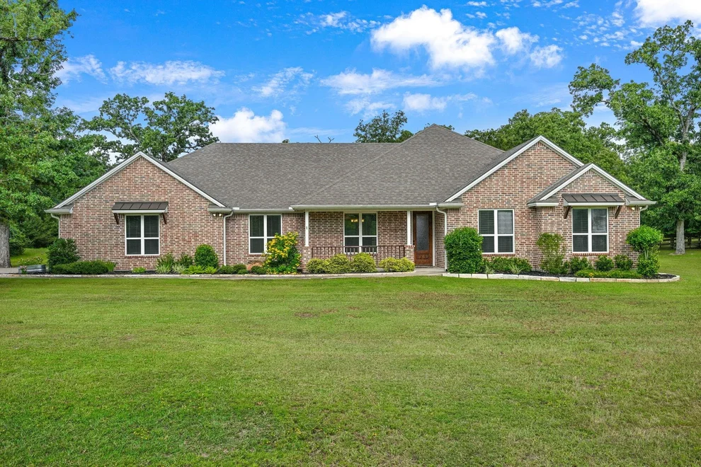 Unit for sale at 9585 Lancaster Drive, Iola, TX 77861