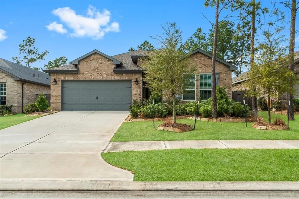 Unit for sale at 227 N Wild Petunia Trail, Montgomery, TX 77316