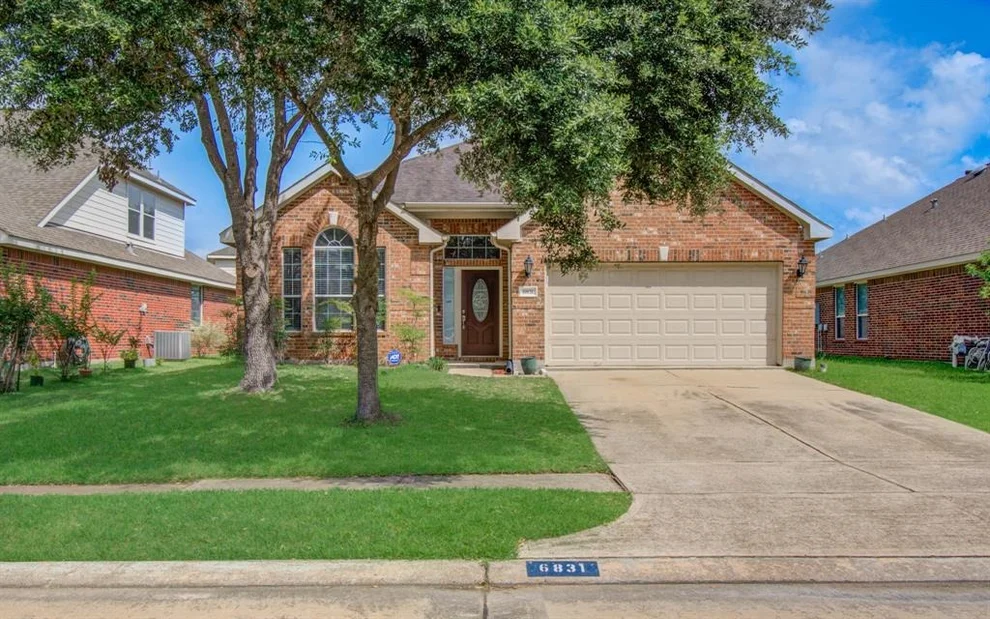 Unit for sale at 6831 Stoneyvale Drive, Houston, TX 77083