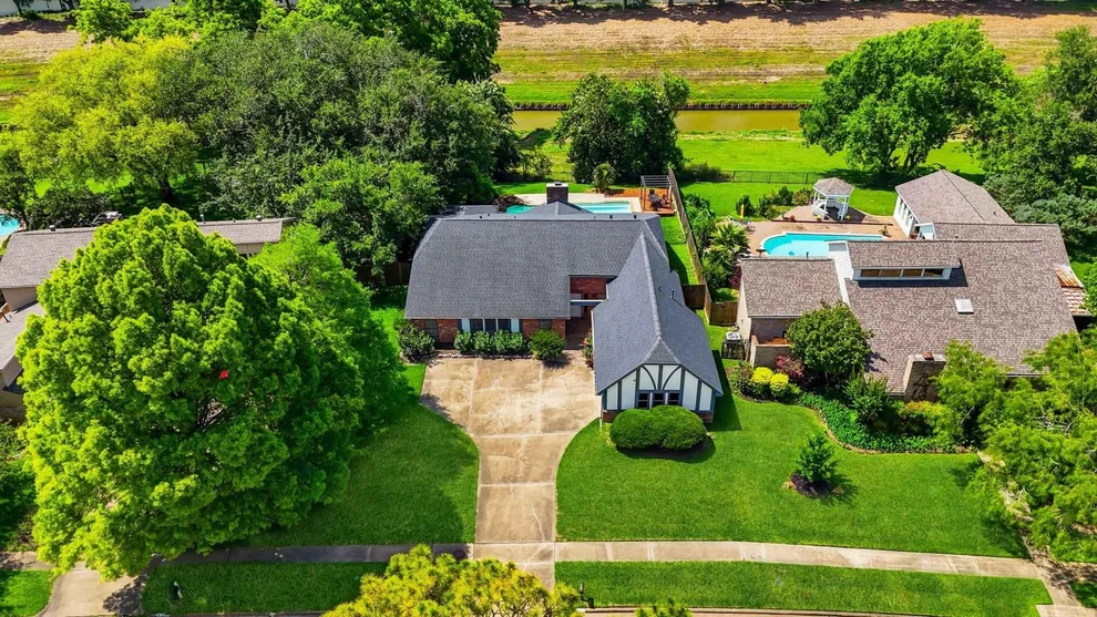 Unit for sale at 3931 Pleasant Valley Drive, Missouri City, TX 77459