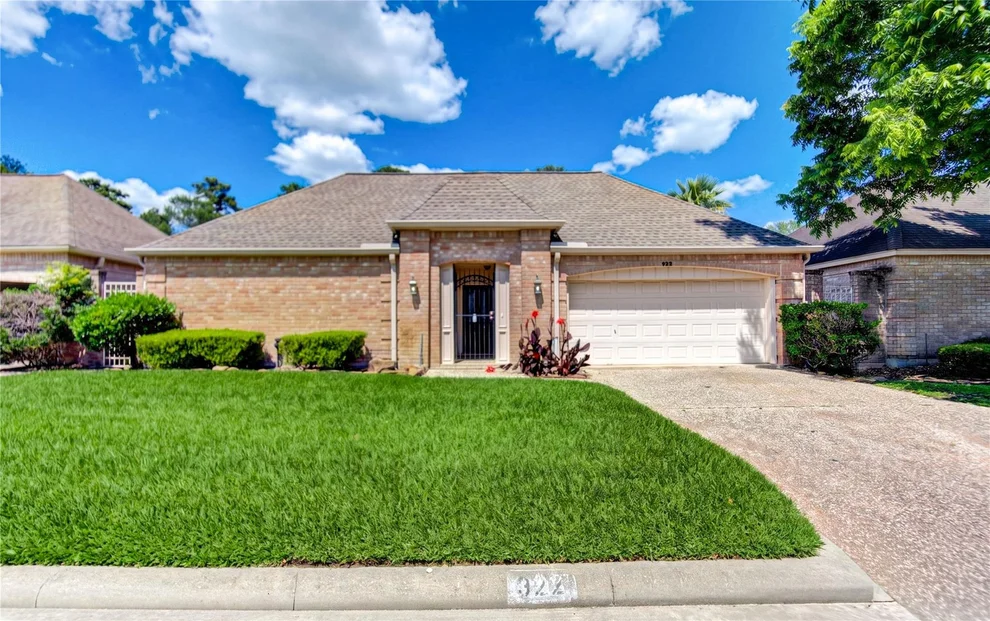 Unit for sale at 322 Champions Colony Iii, Houston, TX 77069