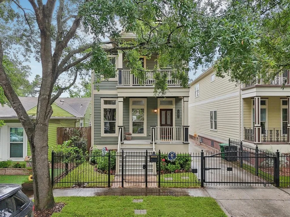 Unit for sale at 121 E 22nd Street, Houston, TX 77008