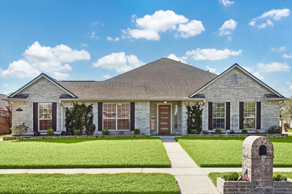 Unit for sale at 2501 Clover Ridge, League City, TX 77573