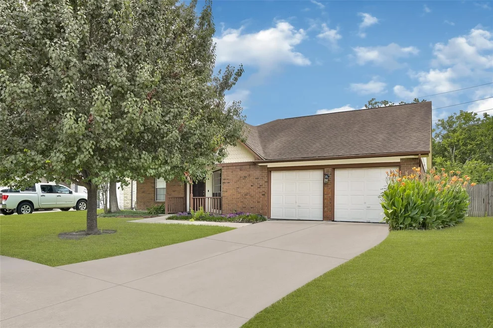 Unit for sale at 2215 Saradon Drive, Sugar Land, TX 77478