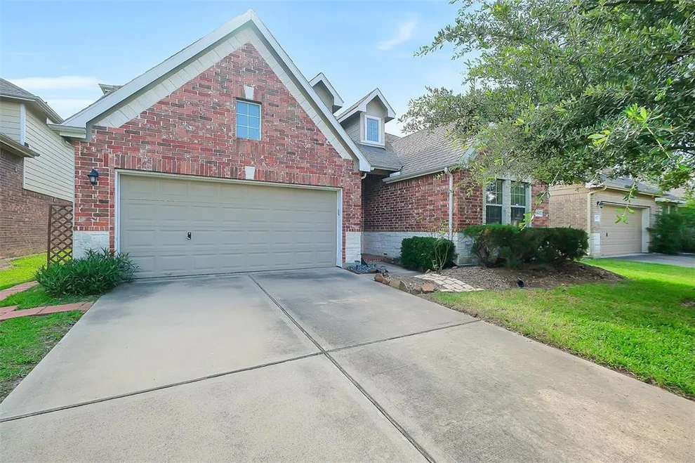 Unit for sale at 2802 Ridgeglen Lane, Houston, TX 77082