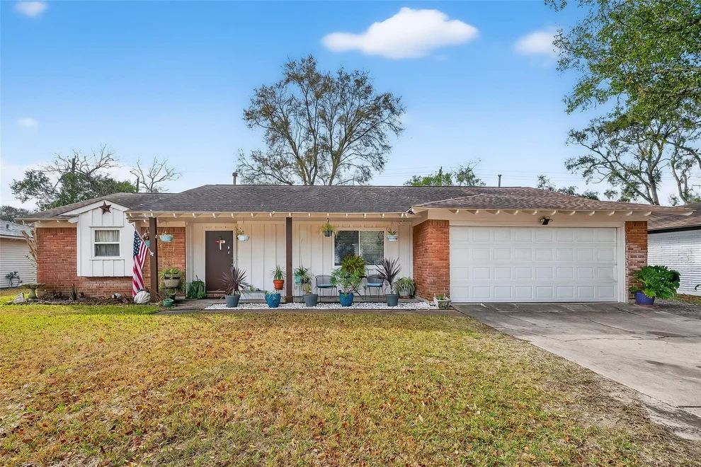 Unit for sale at 5611 W Airport Boulevard, Houston, TX 77035